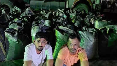 One tonne of poppy straw seized near Kadodara, two held