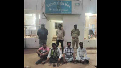 Six held for assaulting cop in Dahod