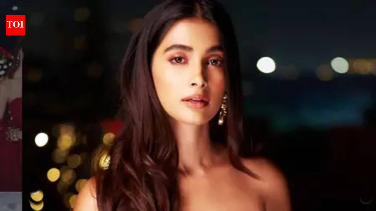 Pooja Hegde fan girls at John Mayer concert; Says she ‘Can’t believe it’