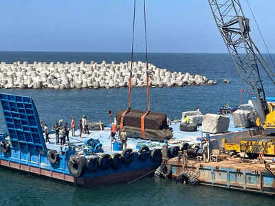 Egypt lifts massive  2,000-year-old Lighthouse of Alexandria buried beneath the sea