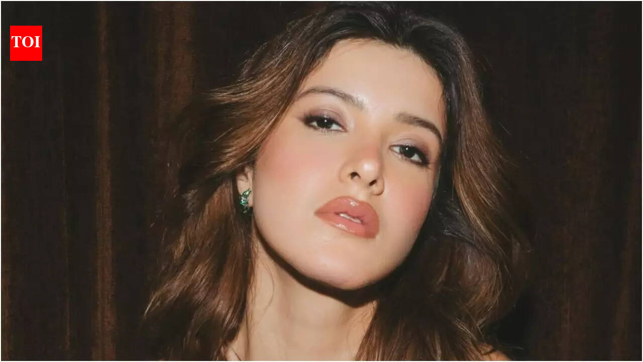 Shanaya Kapoor reveals shocking cheating incident during overseas trip; ‘He was messaging five girls’