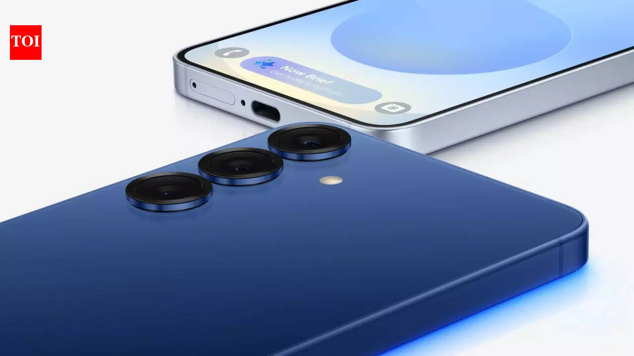 Best compact smartphones: Samsung Galaxy S25, iPhone 16e, Pixel 9 and other phones that come with smaller screens