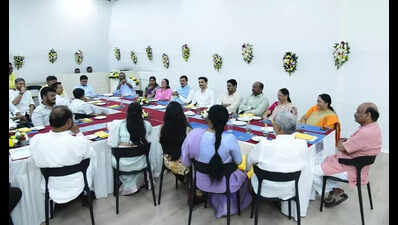 Lokesh hosts dinner for NDA legislators, their families at his Undavalli residence