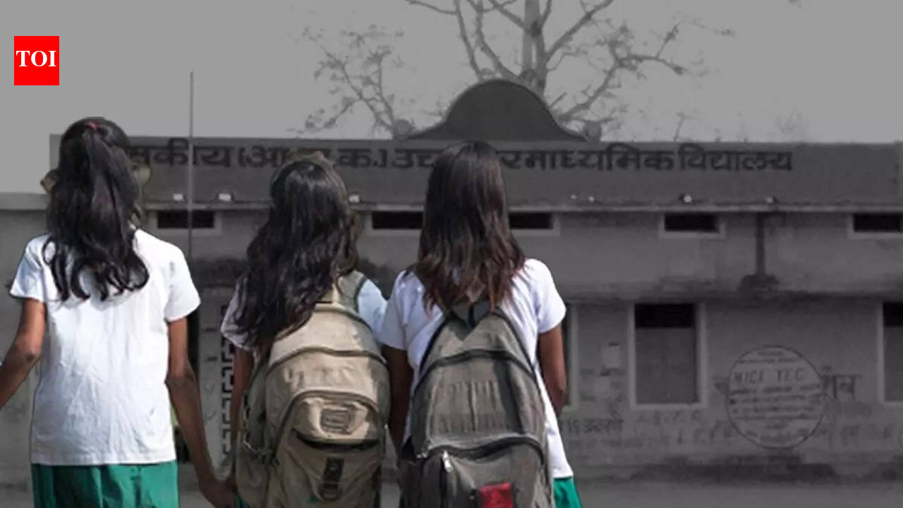 Arms smuggler hiding in Koderma primary school arrested