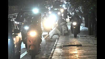 Vendors, vehicles gobble up footpaths as Hyd pedestrians turn hurdles
