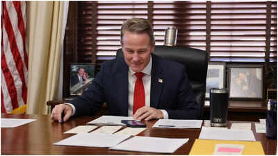 ওহিও সিনেটর জন হাস্টেড লেসলি ওয়েক্সনারের অনুদানের পরে এপস্টাইন ফাইলগুলি ব্লক করার পক্ষে ভোট দিয়েছেন: রিপোর্ট