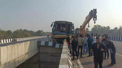 Driver killed, 14 injured as tourist bus crashes into divider in Balasore