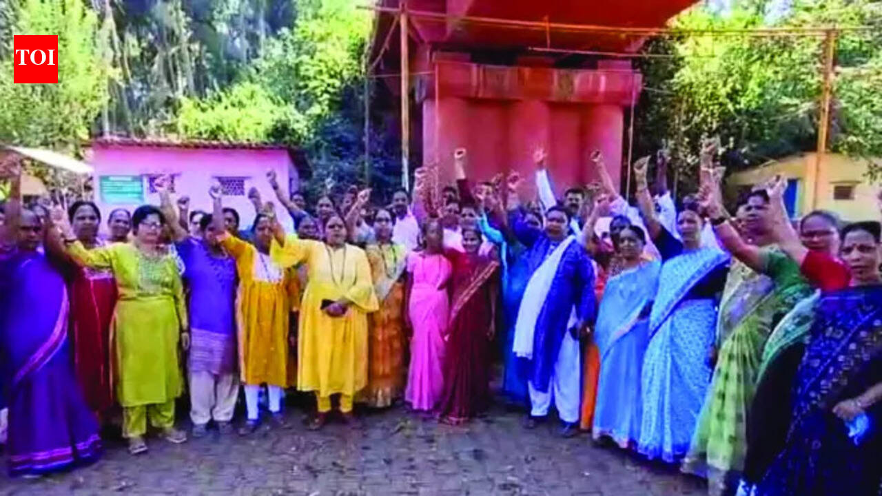 Women lead charge as Mirabag bandhara protest intensifies
