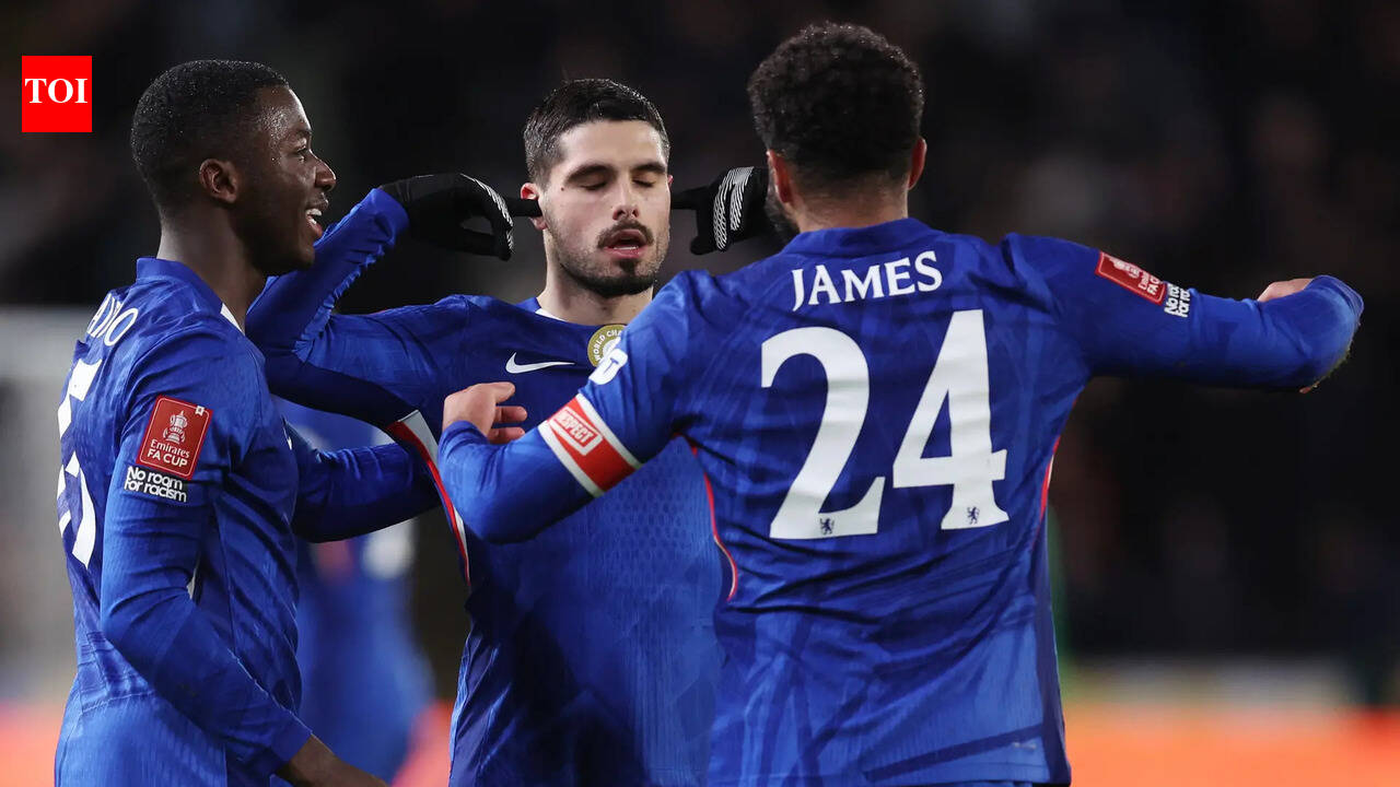 Chelsea cruise past Hull as Pedro Neto hits hat-trick