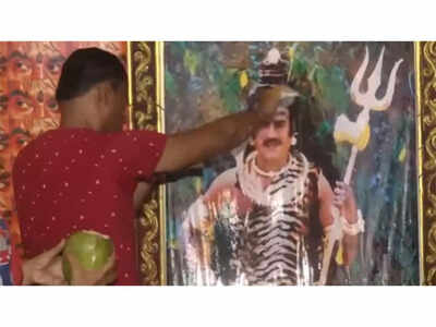 Madurai fan honors Rajinikanth; Special Shivaratri rituals held