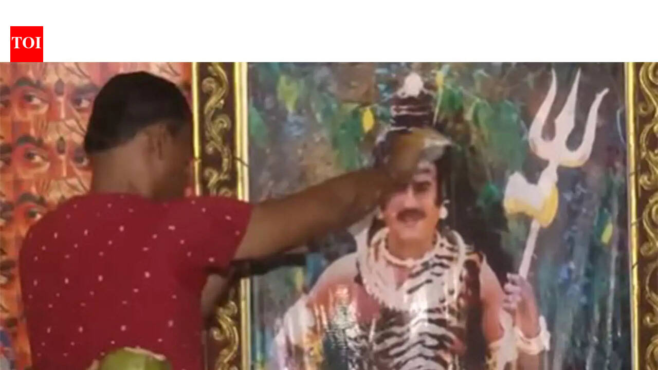 Madurai fan honors Rajinikanth; Special Shivaratri rituals held