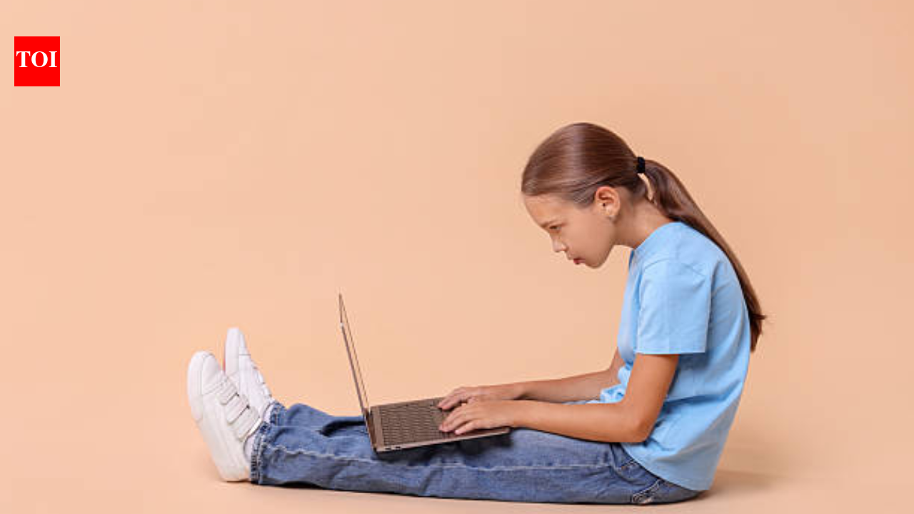 Doctor warns: Slouchy kids are putting their backs and spinal health at serious risk