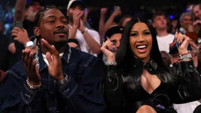  Fans blast Cardi B for choosing Stefon Diggs over Offset amid breakup rumors