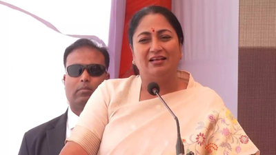 Delhi CM inaugurates statue of RSS founder at east Delhi hospital