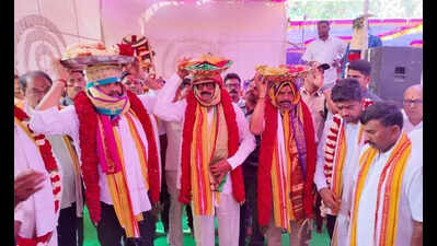 Endowments minister inaugurates 22-km Giri Pradakshina route at Srikalahasti
