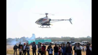 From knife-edge flying to leaflet drops, aero show keeps spectators hooked