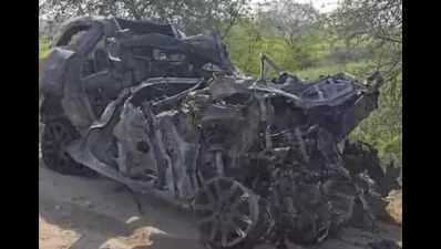 CA dies after car catches fire on NH