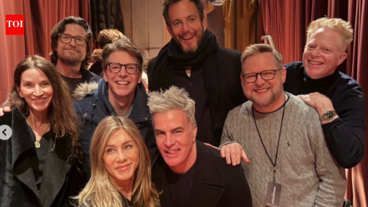 Jennifer Aniston, boyfriend Jim Curtis, and friends surprise Sean Hayes at his off-Broadway thriller ‘The Unknown’