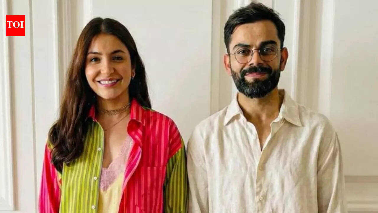 Virat Kohli and Anushka Sharma pose for photos with fans in Mumbai - PICS