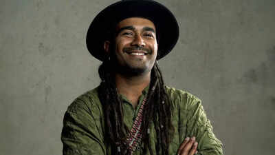 'Sandese Aate Hain': Australian singer Reuben de Melo performs in 'motherland' India