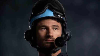 शीतकालीन ओलंपिक सीज़न के दौरान सेलजीपी ऑकलैंड में न्यूजीलैंड ब्लैक फ़ॉइल्स के फ़्रांस के साथ दुर्घटनाग्रस्त होने के बाद लुईस सिंक्लेयर को अस्पताल ले जाया गया