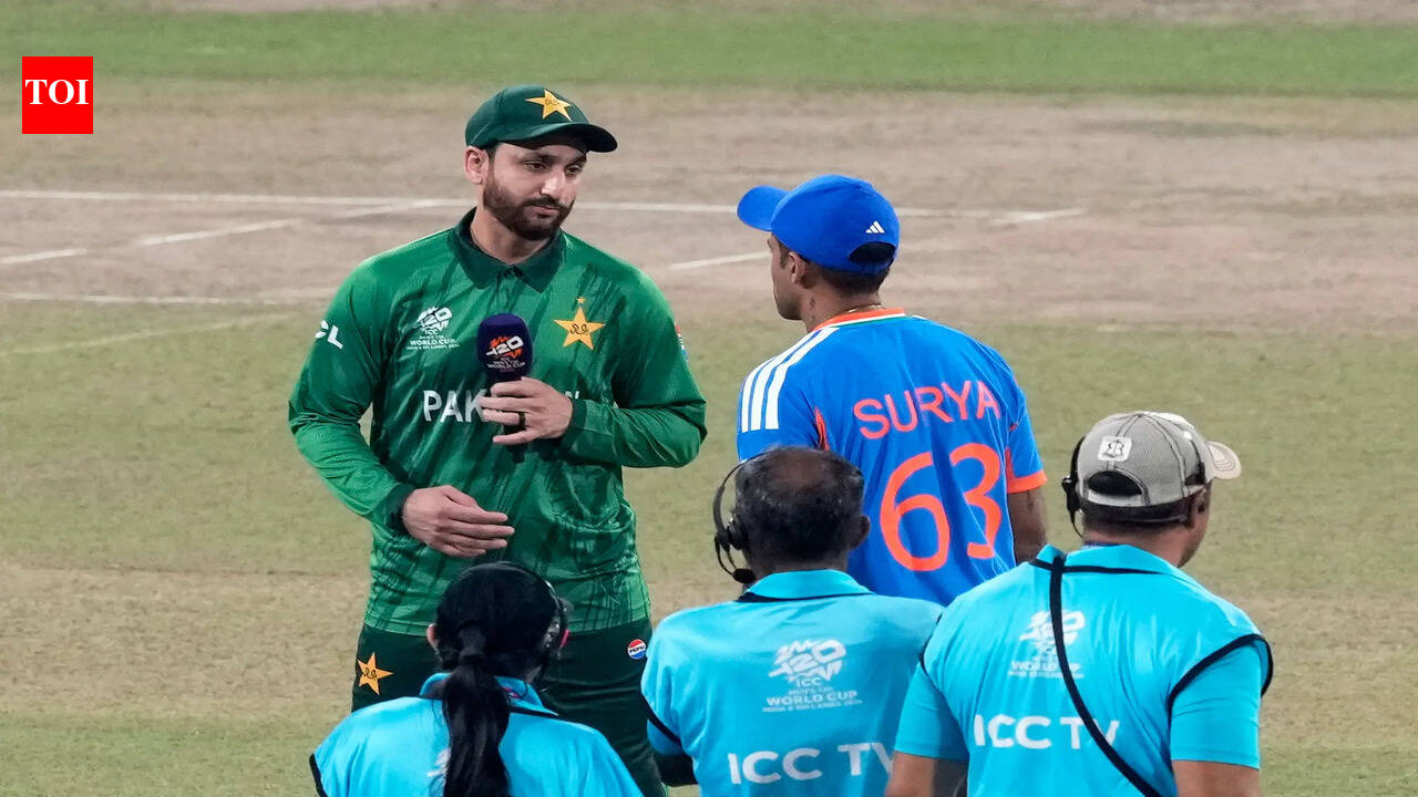 No handshake after India outplay Pakistan in 61 run statement win