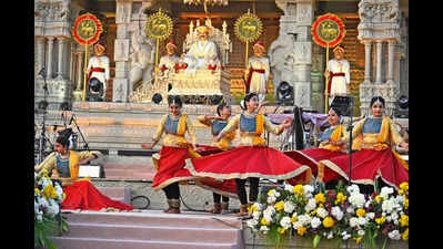 Grand finale of Hampi Utsav draws massive crowds