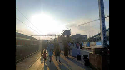 Railway commuters brave elements at roofless Egmore platforms