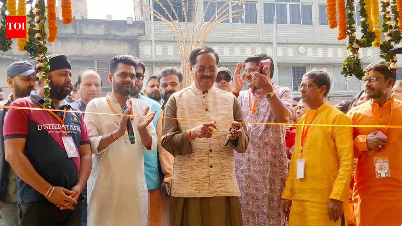 Mayoral hopefuls join Shivratri processions in Dhanbad