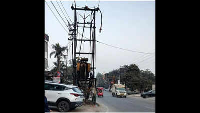 Power pole on road sparks safety fears in Ghaziabad’s Kavi Nagar, locals call for its relocation
