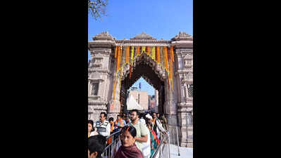 Sacred gifts for KVD from 63 temples from country and abroad
