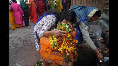 Dons devotional best, ‘Shiv baraat’ steals the show
