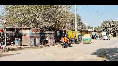 Vendors, kiosks take over green belts, Gurgaon sectors’ 81 and 95 residents want encroachments cleared