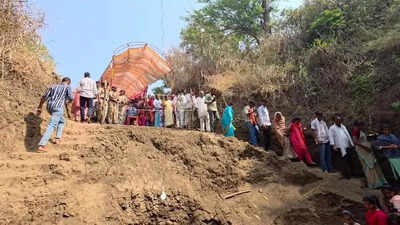 Shivling ‘unearthed’ from 100-ft below draws devotees