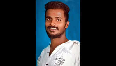 3 killed in bike-van collision