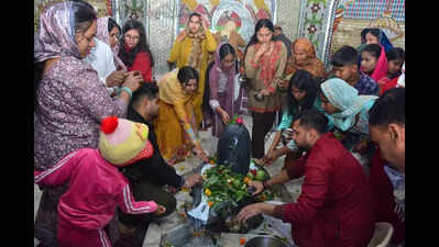 All night queues, prayers mark Mahashivaratri in Tricity