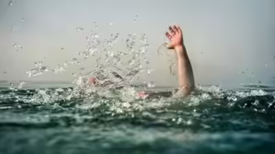 Mom tied up with maternity photo shoot at Bengaluru studio, 3-year-old slips into lake, drowns