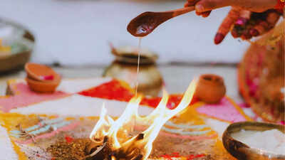 "அவன் பேயா? ஆம்! சத்தமாக பேசாதே, அவன் எழுந்திருப்பான்": எப்படி ஒரு ஆவி என்னுடைய பூஜை அறையில் இடம் பிடித்து நம் கடவுளாக மாறியது