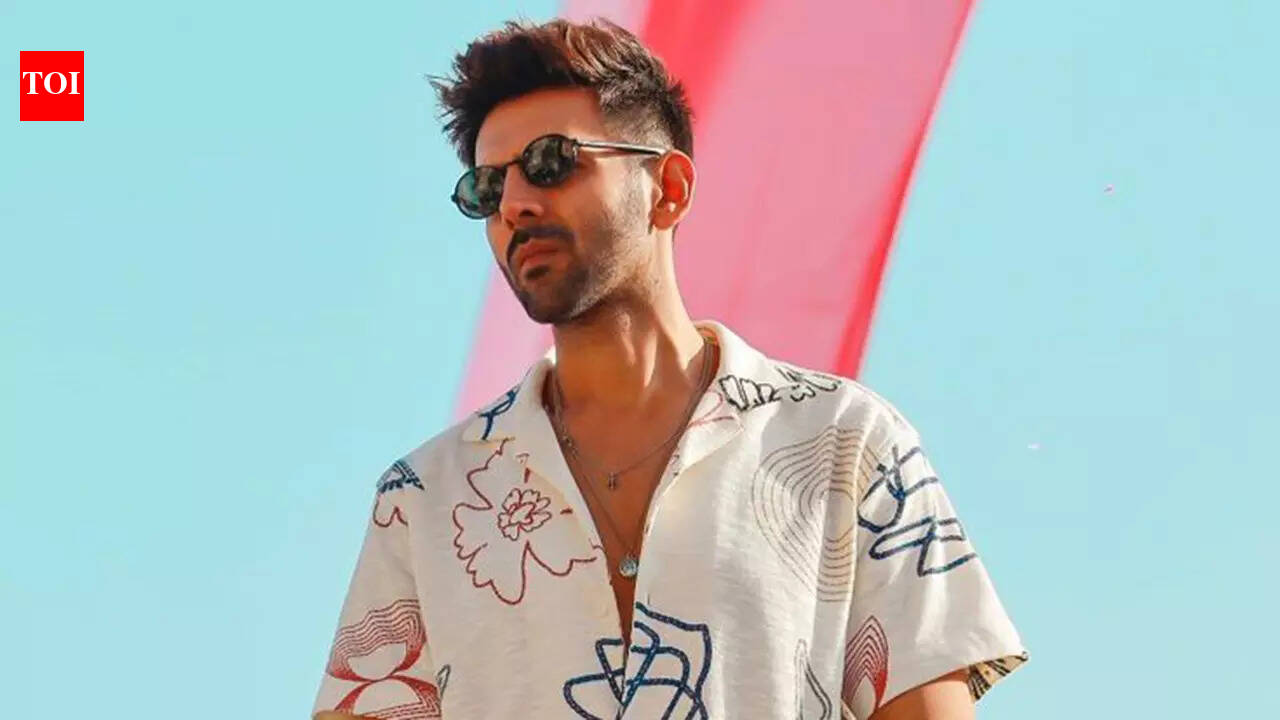 'Naagzilla': Kartik Aaryan spotted shooting in Delhi, fans hail the 'Dolly Chaiwala' look amid LGBTQIA+ protest scene - Watch