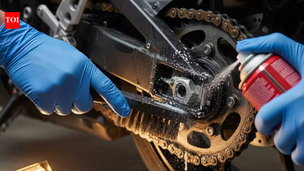 How to clean your motorcycle chain at home: Simple steps