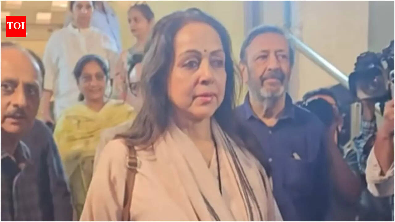 Jaya Bachchan, Hema Malini, Vidhu Vinod Chopra, Poonam Dhillon and other celebs unite at Anand Sagar’s prayer meet - PICS