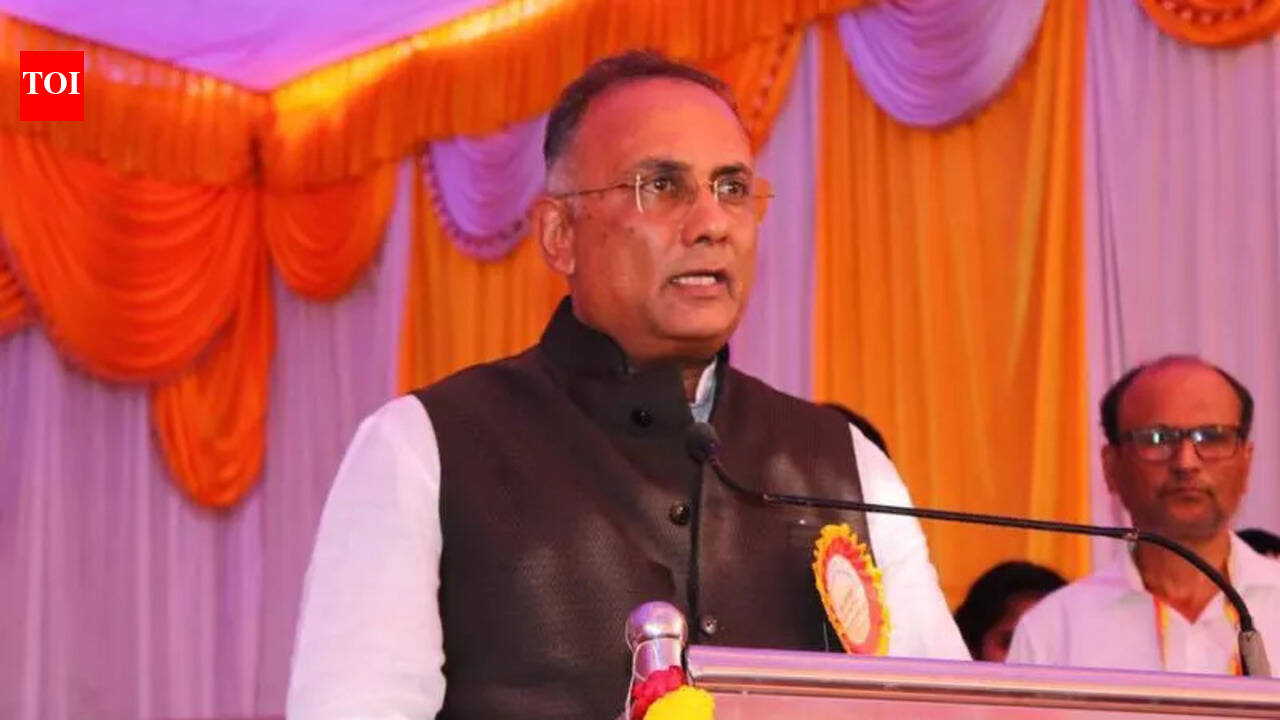 Health min lays foundation for 50-bed critical care unit at Bailhongal taluk hosp