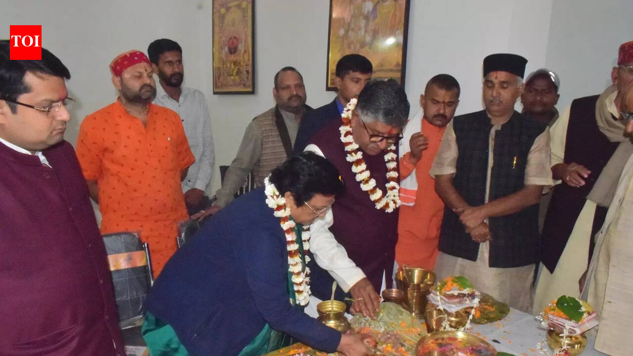 Patna Sahib MP performs ‘pinddaan’ in Gaya