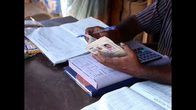 Buxar DM orders faster disposal of ration card applications