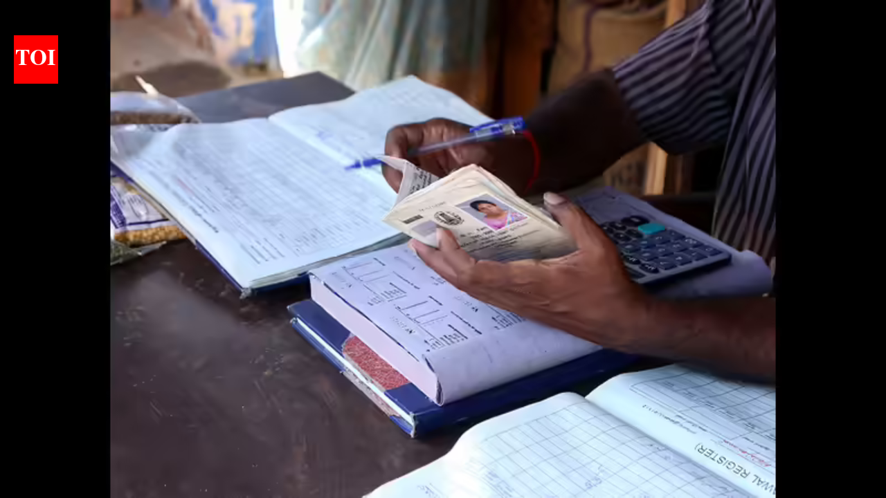 Buxar DM orders faster disposal of ration card applications