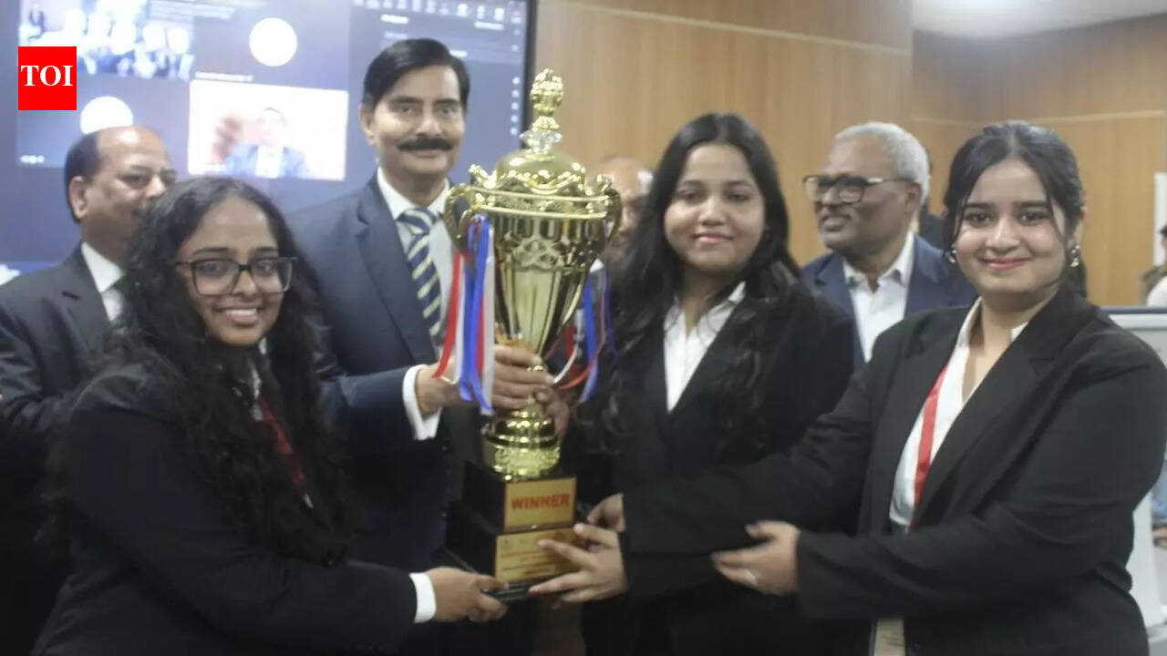 Kolkata team wins moot court contest at CNLU