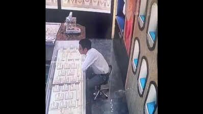 Employee steals gold biscuits worth 1.6 crore from jewellery store, held within 24 hours