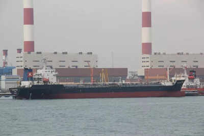 ভারতীয় উপকূলীয় কর্তৃপক্ষ ইরানের সাথে যুক্ত মার্কিন-অনুমোদিত তিনটি তেল ট্যাঙ্কার 'জব্দ' করেছে