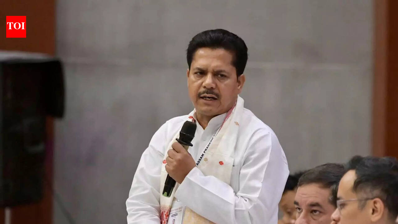 Assam Cong neta 'quits'; Gandhis as well as Himanta try to woo him