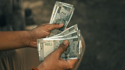 Cash in circulation rises 11% to record Rs 40 lakh crore